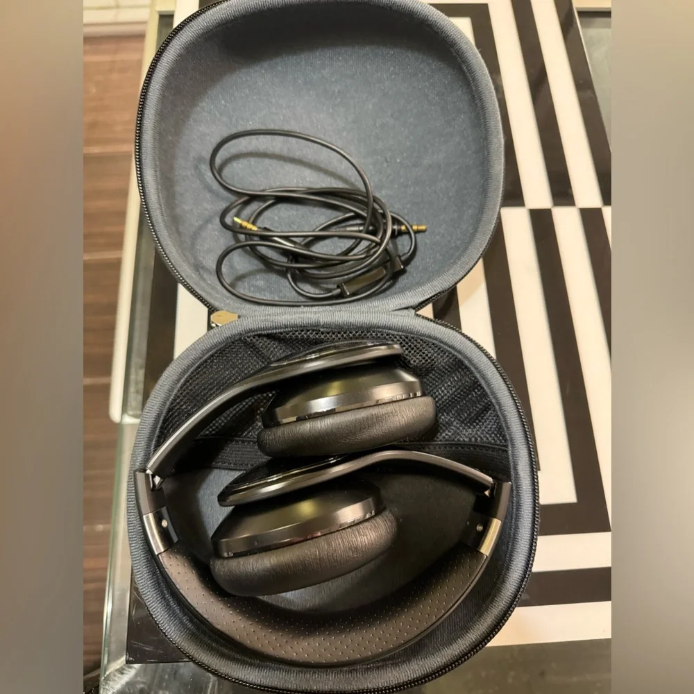 SAMSUNG LEVEL ON Head Phones over ear